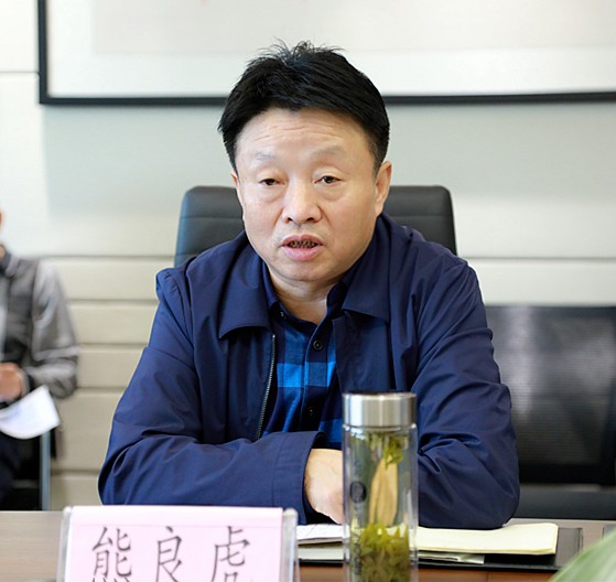 熊良虎在听取水环境公司专题汇报时强调：咬定指标、坚定信念，以决战决胜姿势完玉成年经营工作