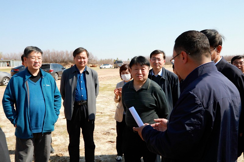 熊良虎出席省人大黄河道域陕西段生态；ず透咧柿糠⒄棺ㄌ獾餮凶富