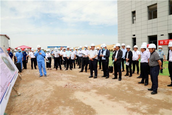 陕西金年会集团复工复产促增长项目观摩会议与会人员走进大秦国源三秦金年会秦国园区在榆项目