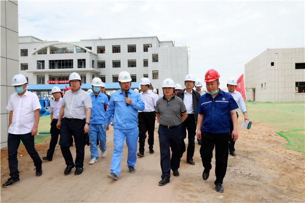 陕西金年会集团复工复产促增长项目观摩会议与会人员走进大秦国源三秦金年会秦国园区在榆项目