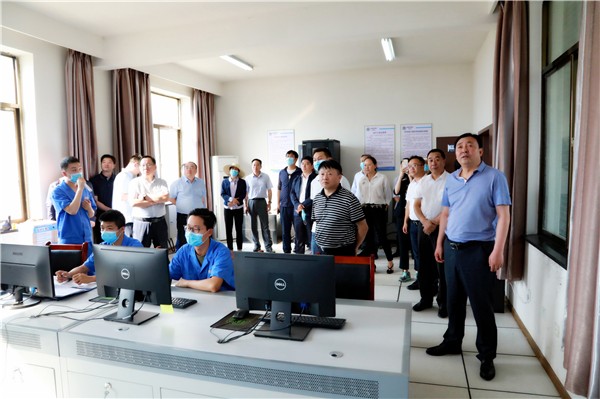 陕西金年会集团复工复产促增长项目观摩会议与会人员走进绿色能源公司油气公司水环境公司陕北片区项目