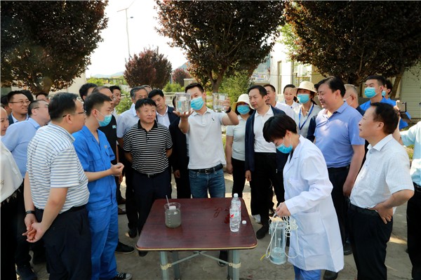 陕西金年会集团复工复产促增长项目观摩会议与会人员走进绿色能源公司油气公司水环境公司陕北片区项目