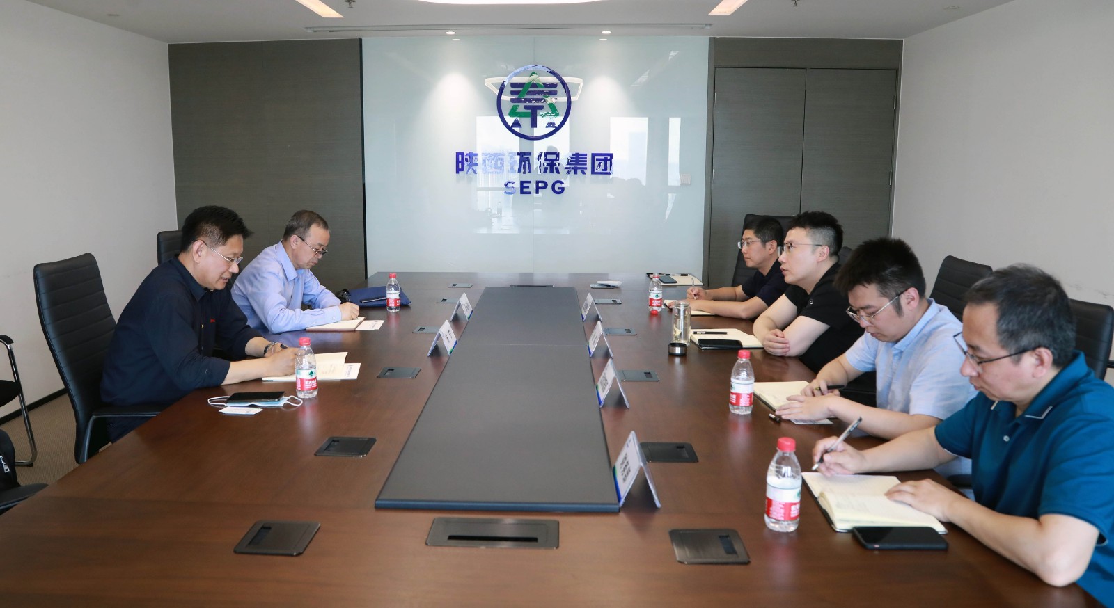 陕西金年会集团与山东山大华特科技股份公司互换座谈