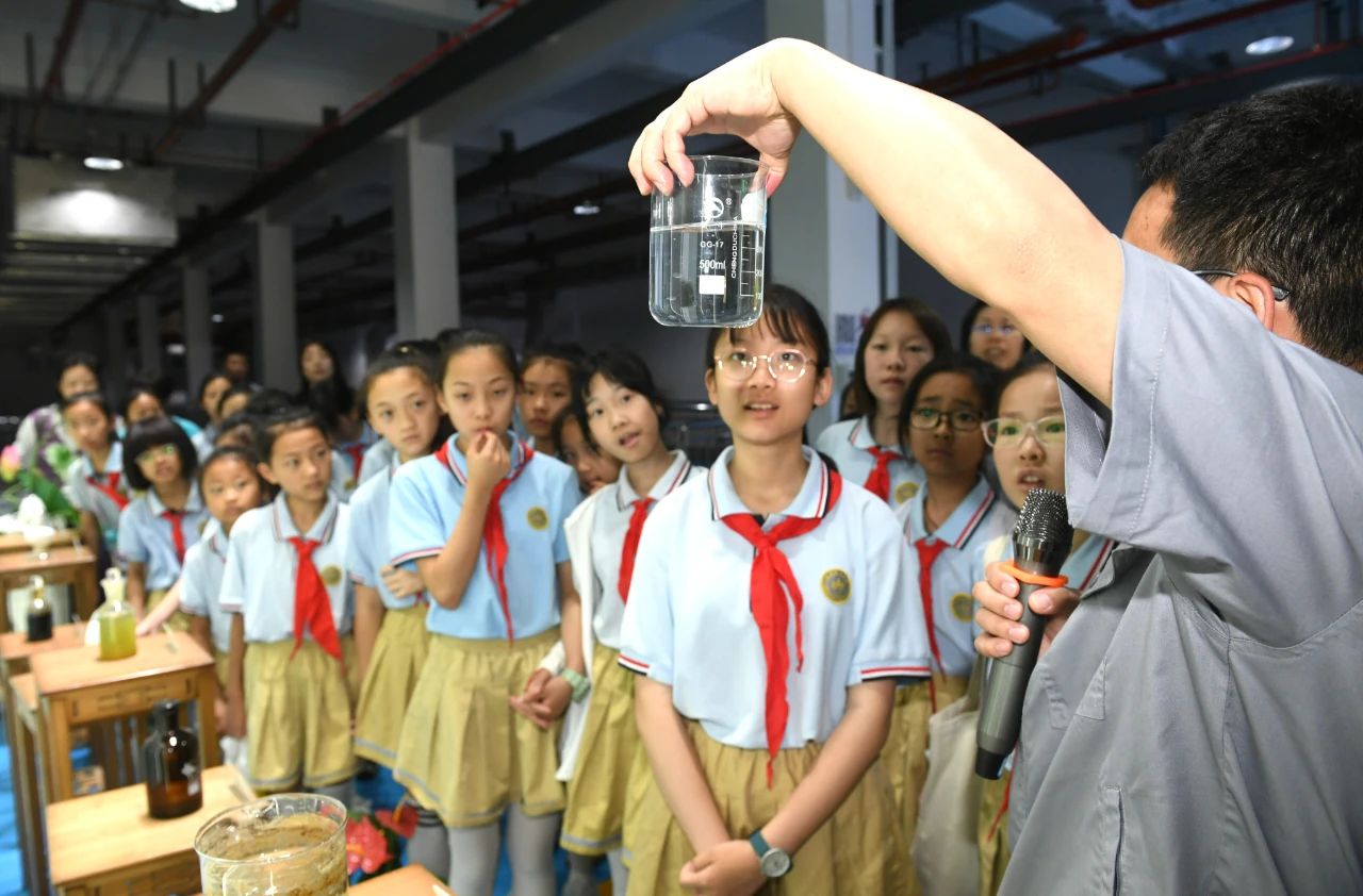 西安颁布｜幼学生走进陕西金年会集团白鹿原水生态中心开启污水“再生”探秘之旅