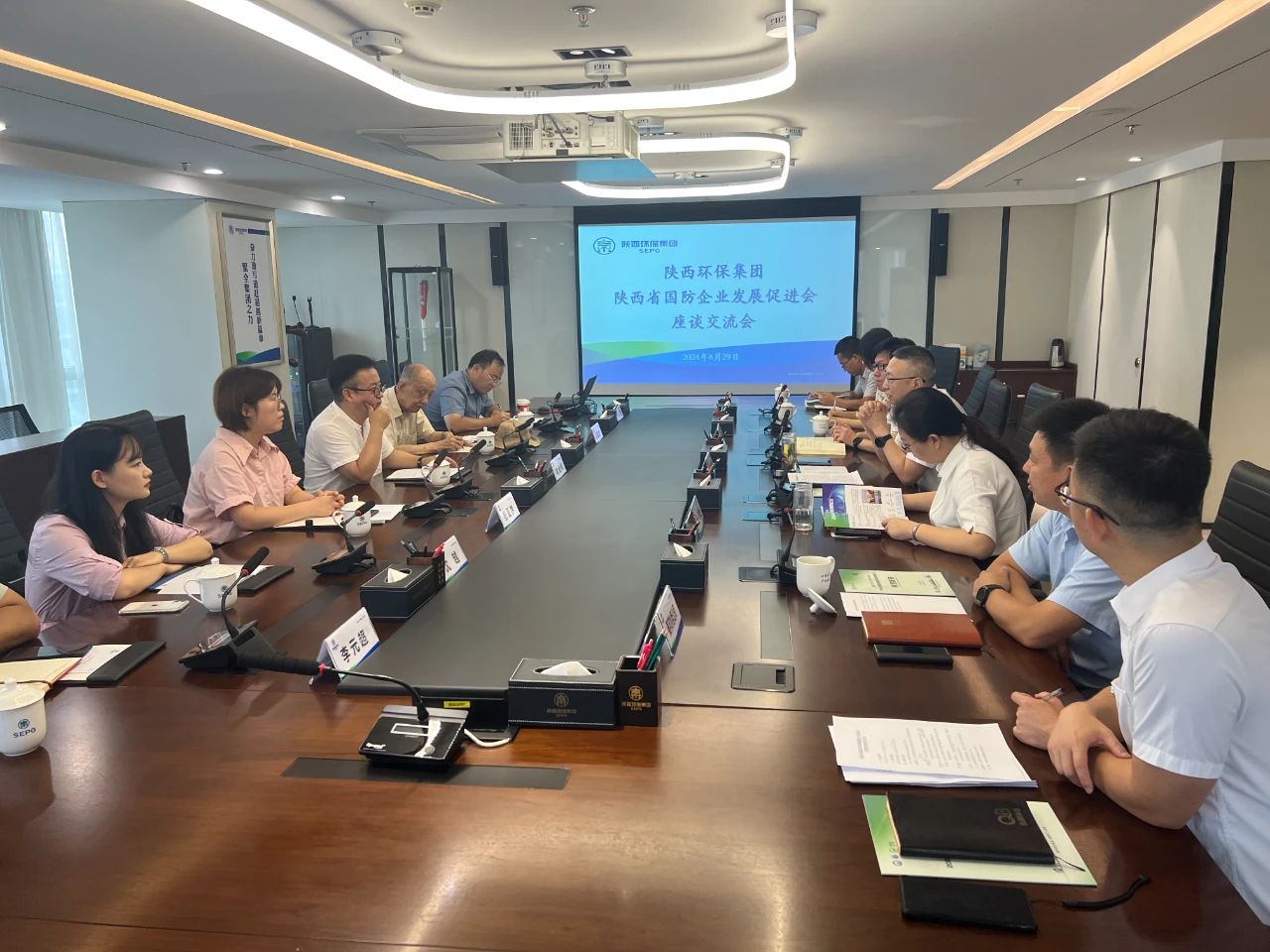 陕西金年会集团与陕西省国防企业发展推进会座谈互换