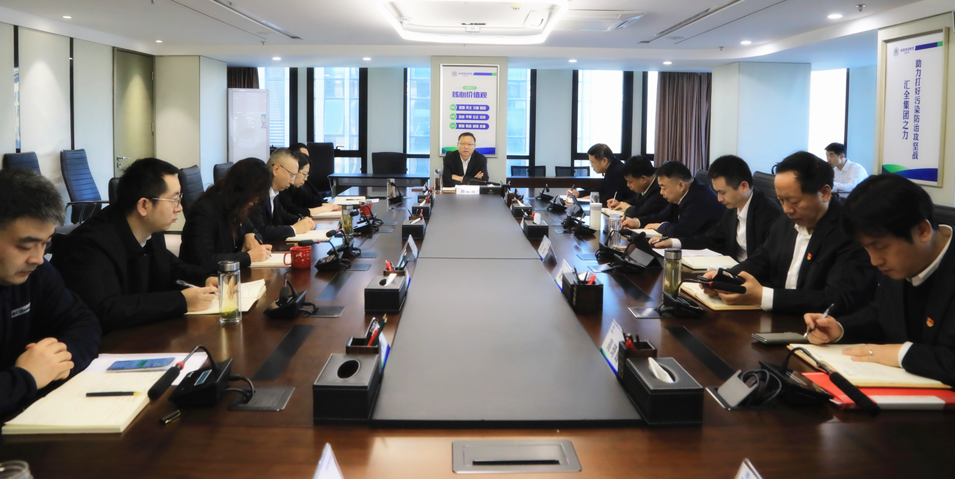 陕西金年会集团召开党委理论进建中心组2024年第12次进建（扩大）会议